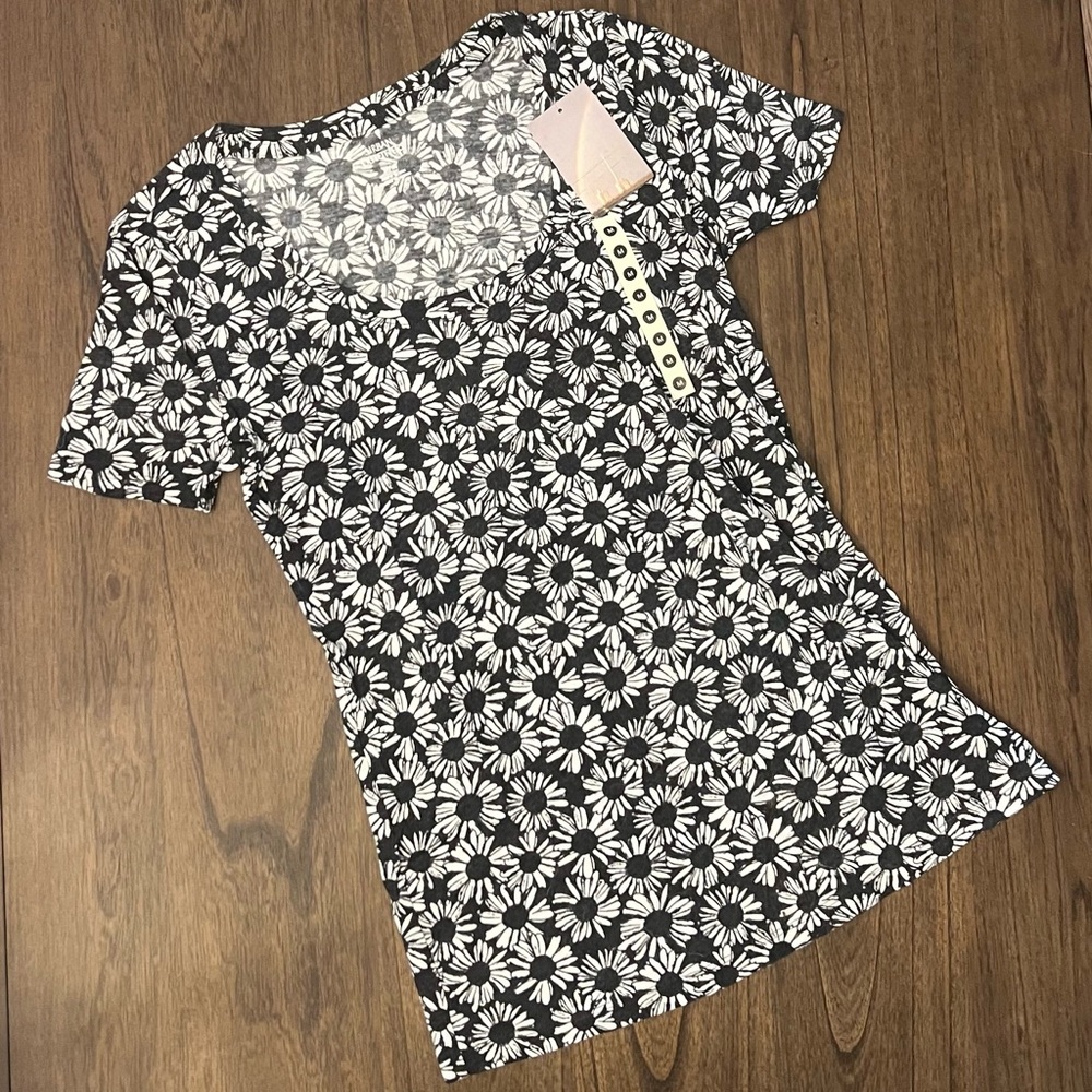 Urban Outfitters Tee, Size Medium